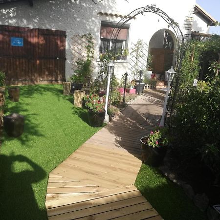 Chez Chris Et Greg Apartment Uchaud Екстериор снимка