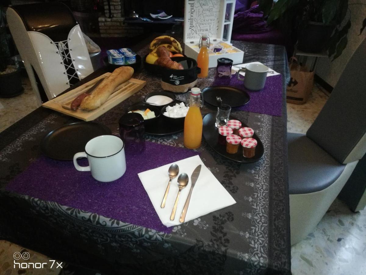 Chez Chris Et Greg Apartment Uchaud Екстериор снимка