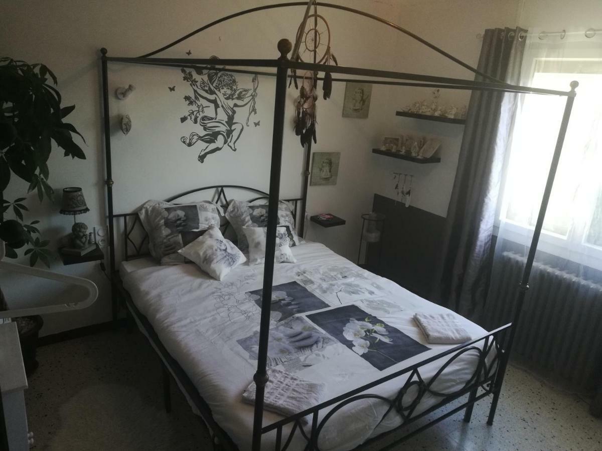 Chez Chris Et Greg Apartment Uchaud Екстериор снимка